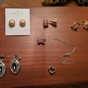 Various pieces of jewelry (earrings & necklace)